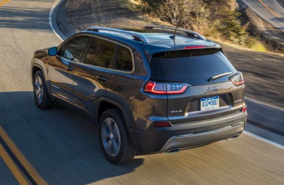 Rear three-quarter view of the 2020 Jeep Cherokee