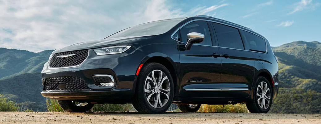 2025 Chrysler Pacifica exterior front side view