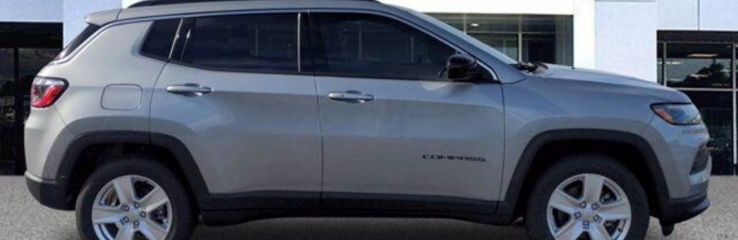 What are the features of the 2022 Ford Jeep Compass Latitude?