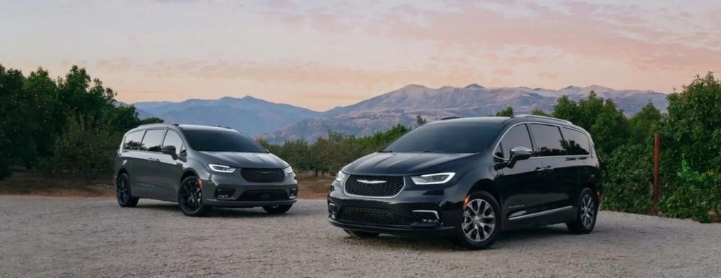 Two 2022 Chrysler Pacifica models backdropped by mountains
