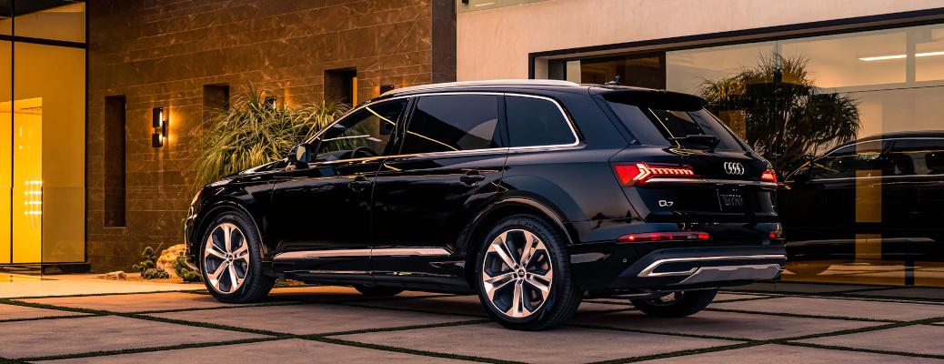 A side view of the Audi Q7, one of the available pre-owned Audi SUVs at Autos of Dallas.