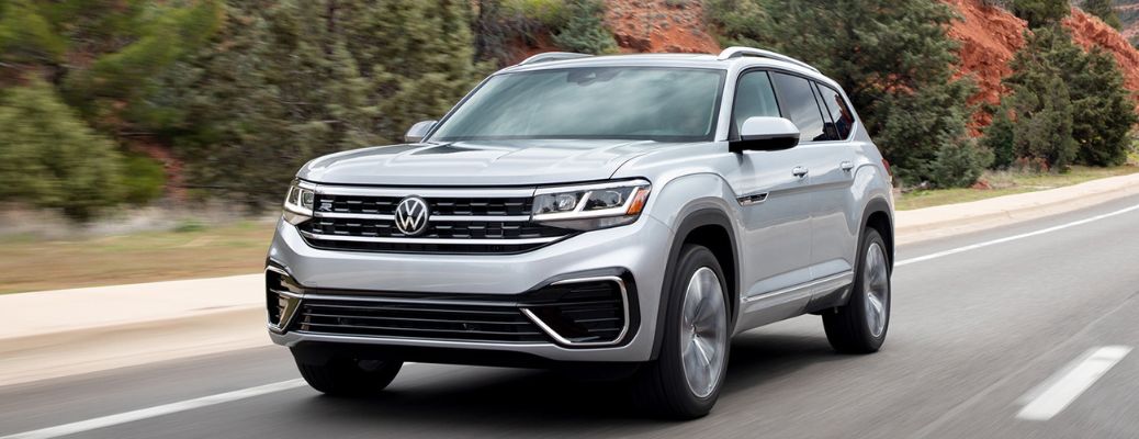 2023 Volkswagen Atlas front and side view