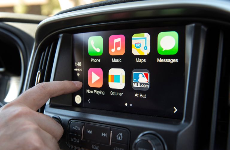 2018 chevy colorado touchscreen interface with apple carplay apps