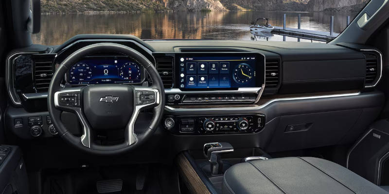 The cockpit and controls in the 2023 Chevy Silverado 1500.