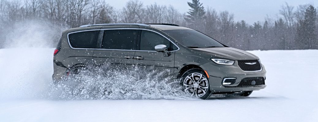 Side View of the 2022 Chrysler Pacifica in the snow