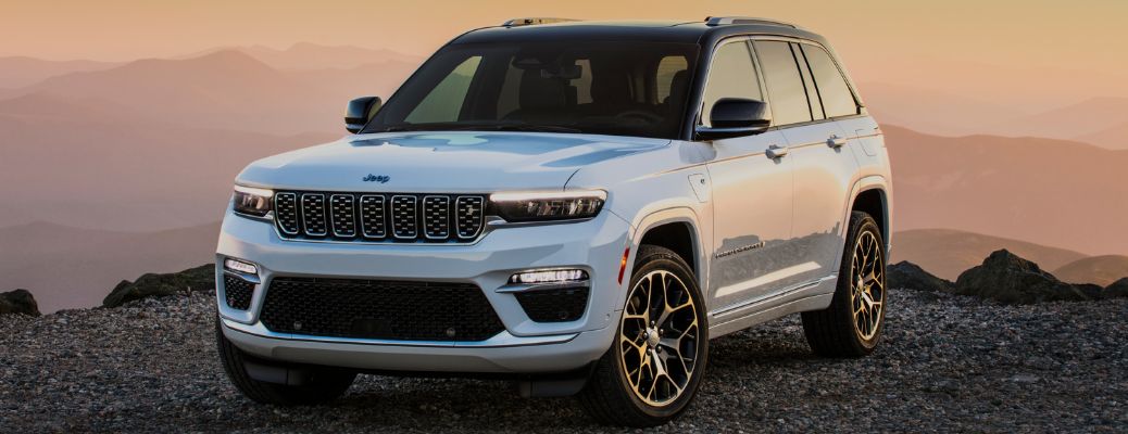 Front Quarter View of the 2022 Jeep Grand Cherokee 4xe