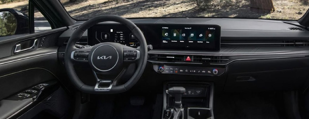 2025 Kia K5 steering wheel and dashboard