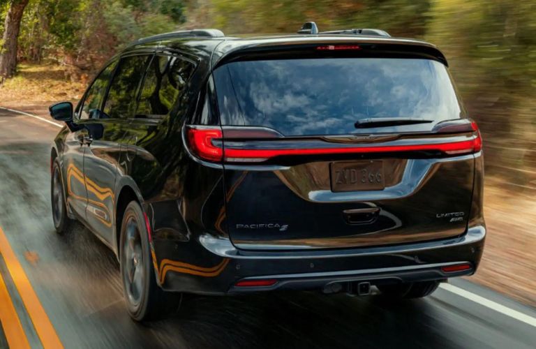 2023 Chrysler Pacifica side and back exterior