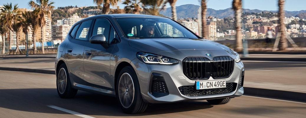 2023 BMW X7 exterior front view