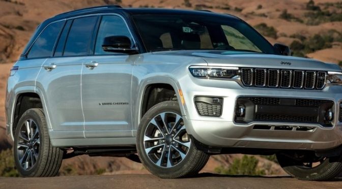 2022 Jeep Grand Cherokee Front Right-Quarter View