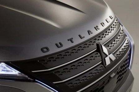 Mitsubishi Outlander Hood Emblem Accessory