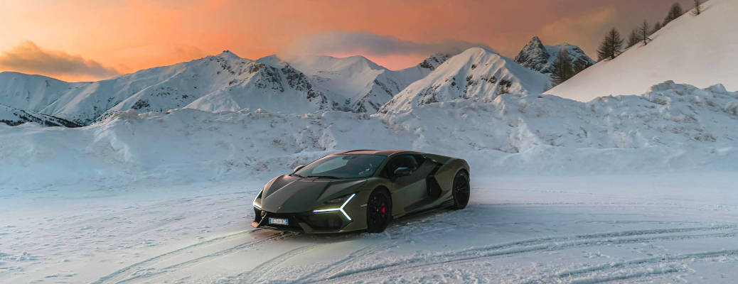 A front quarter external view of the 2025 Lamborghini Revuelto