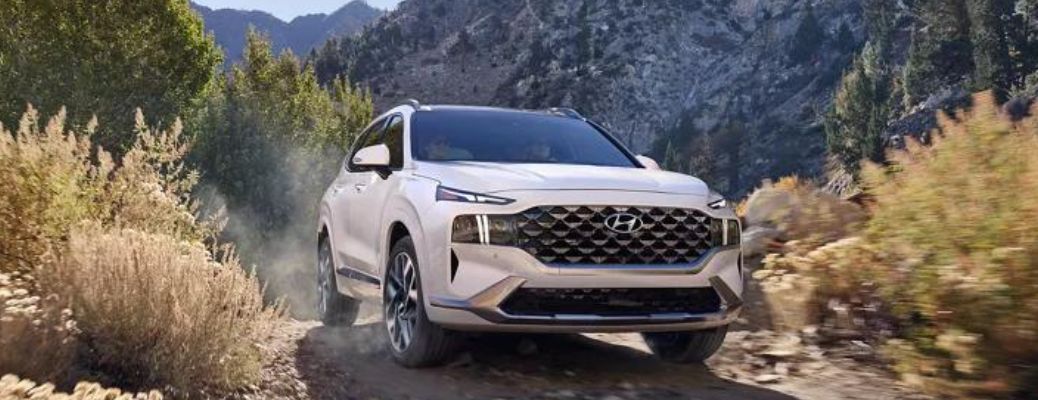2023 Hyundai Santa Fe side and front view