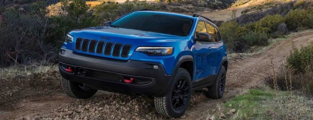 2022 Jeep Cherokee in blue offroading